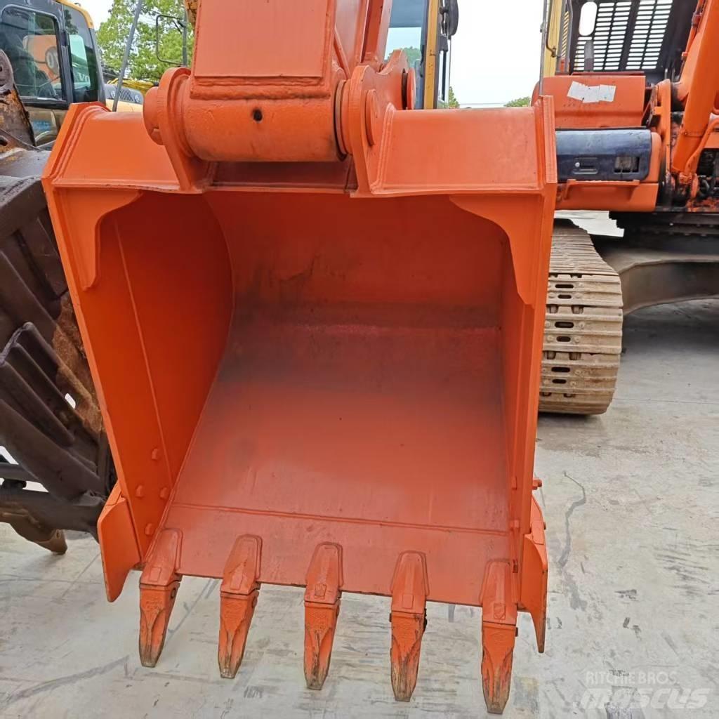 Hitachi ZX 210 Bageri guseničari