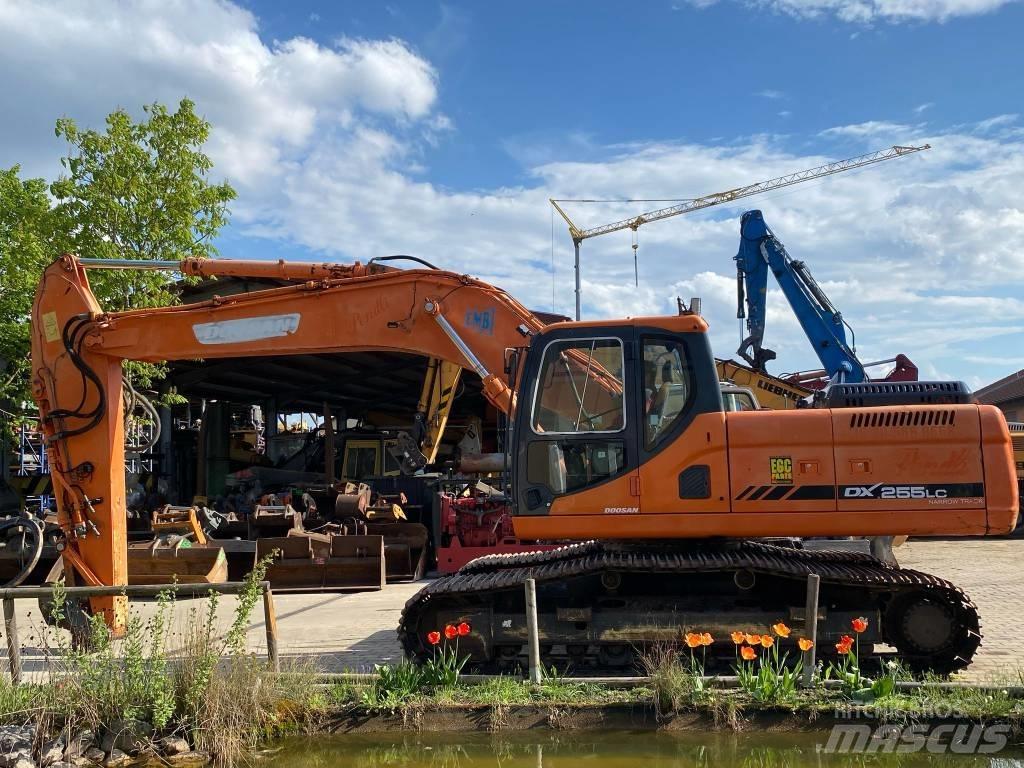 Doosan DX 255 NLC Bageri guseničari