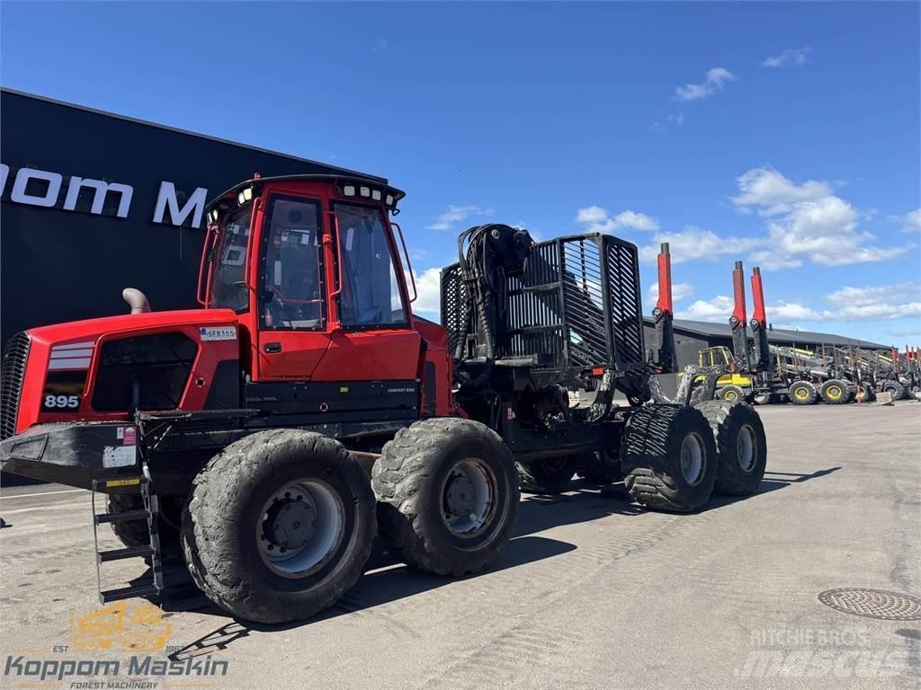 Komatsu 895 Forvarderi