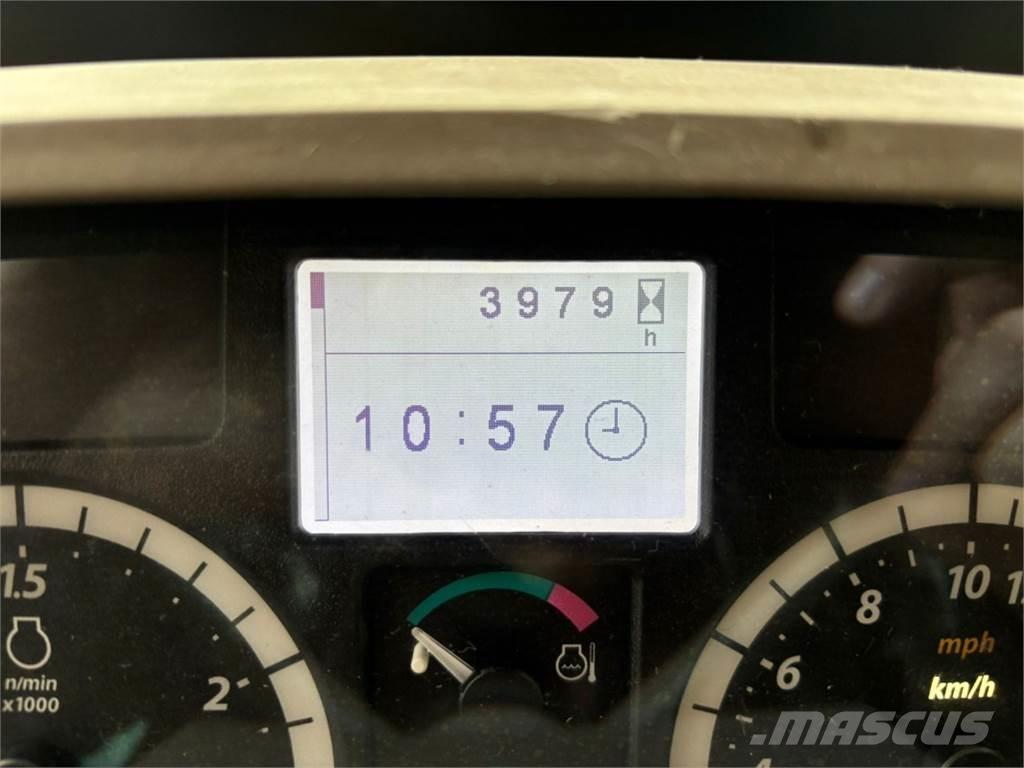 John Deere 6100MC Traktori