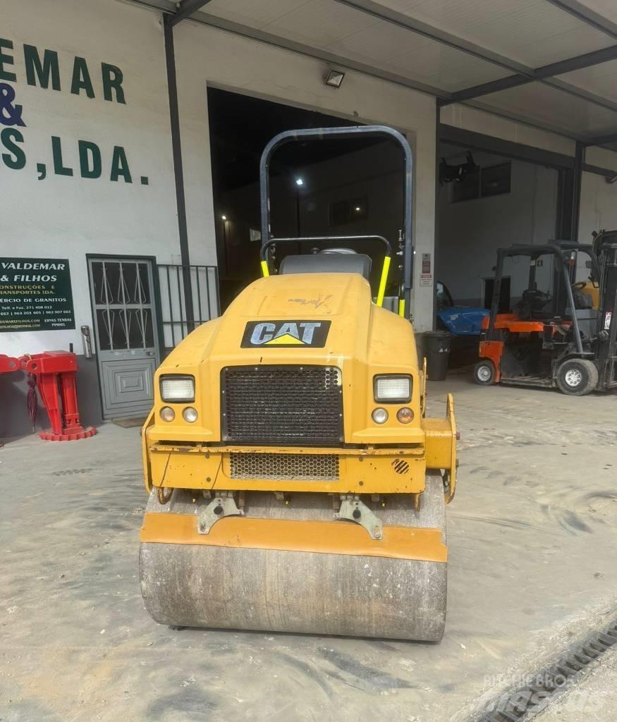 CAT CB 24 B, CB24 Valjci sa duplim bubnjem