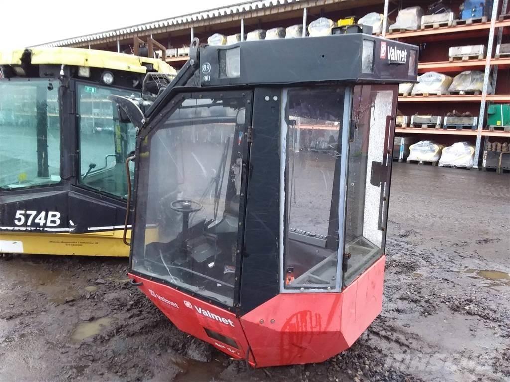 Valmet 911.1 Kabine i unutrašnjost