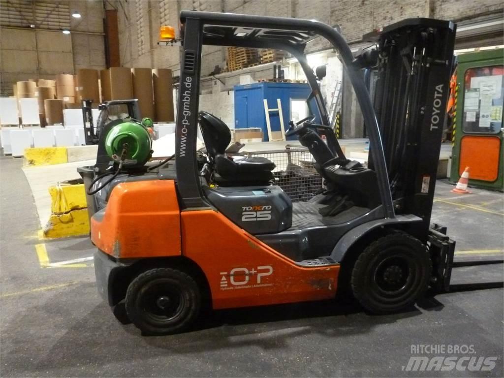 Toyota 02-8FGF25 Plinski viljuškari