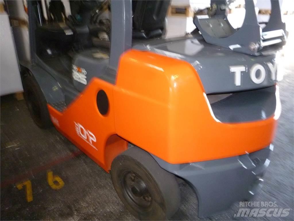 Toyota 02-8FGF25 Plinski viljuškari