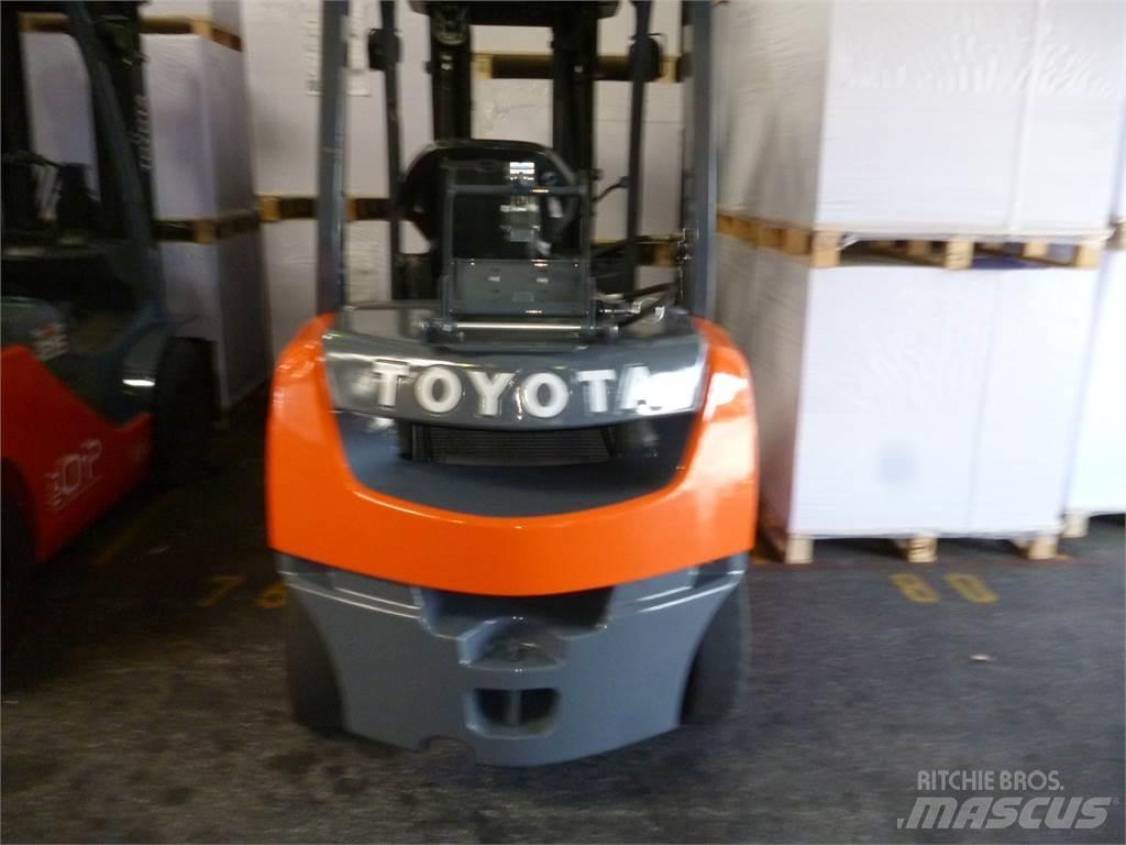 Toyota 02-8FGF25 Plinski viljuškari