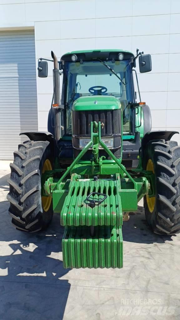 John Deere 6820 Traktori