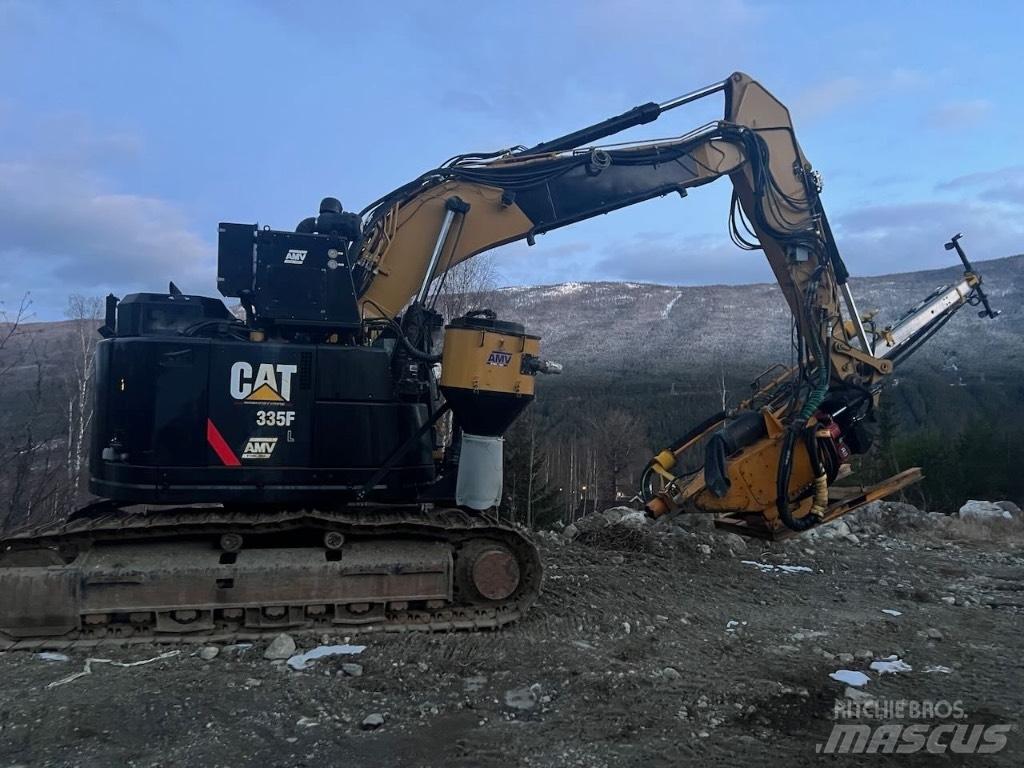 CAT 335 F L CR Terenske bušilice