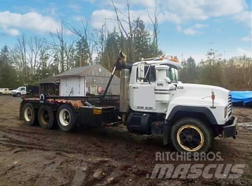 Mack RD 686 SX Kamioni za podizanje kablova