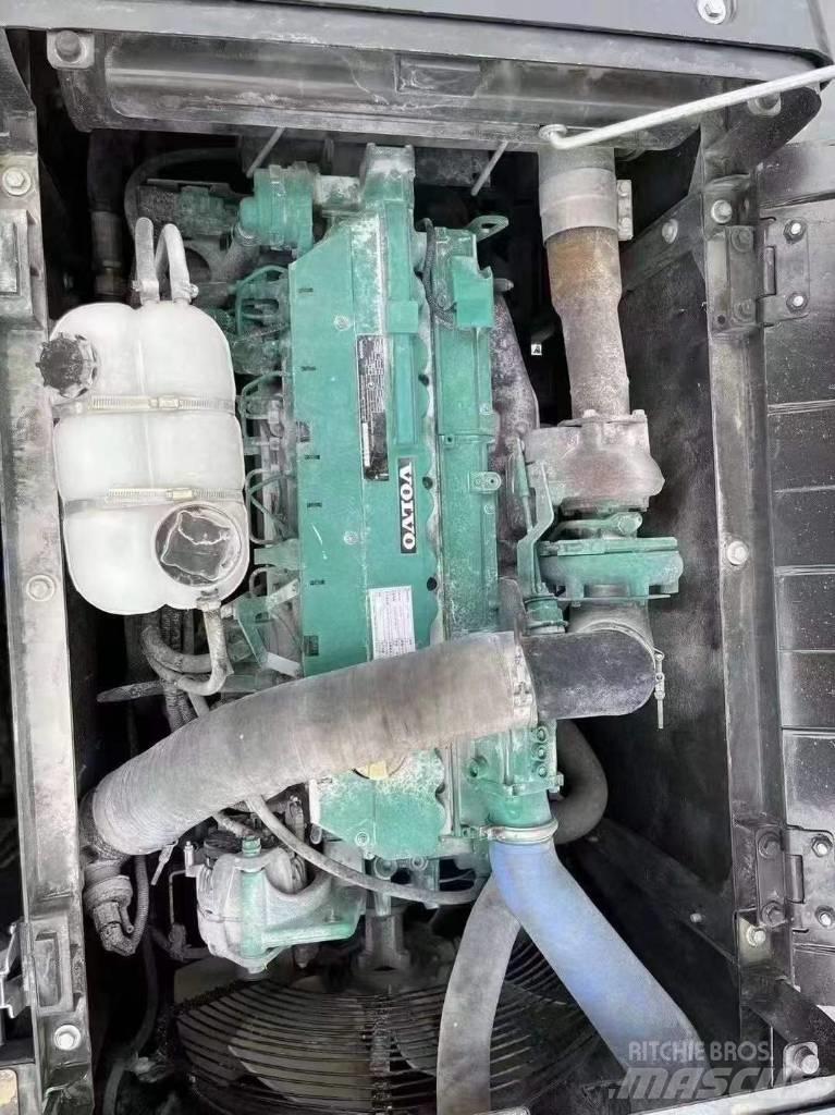 Volvo EC240 Bageri guseničari