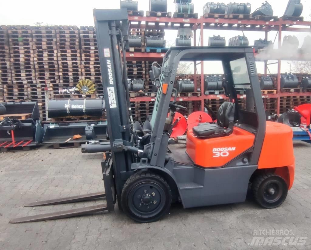 Doosan D 30 G Dizelski viljuškari