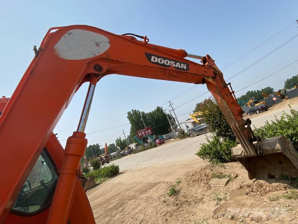 Doosan DH80 Bageri guseničari