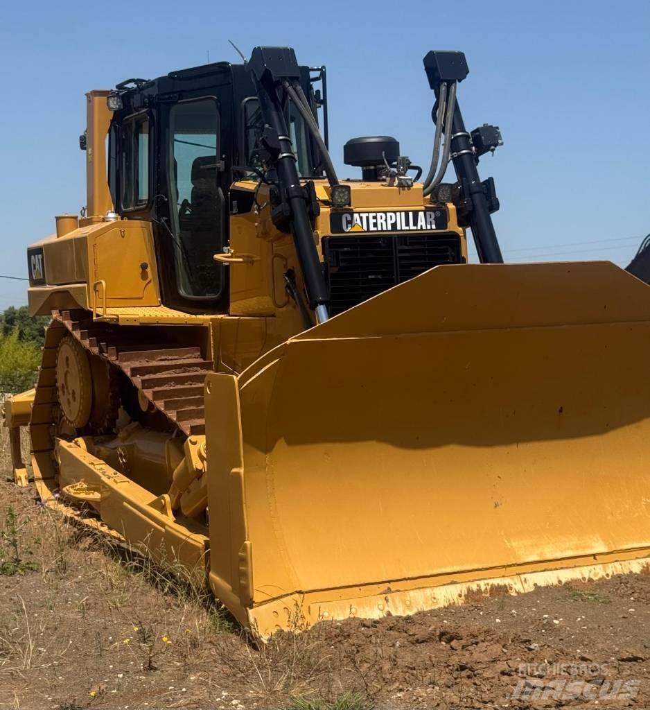 CAT D 6 T XL Buldožeri guseničari