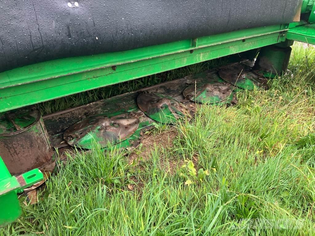 John Deere 1365 Kosilice sa postoljem za vuču