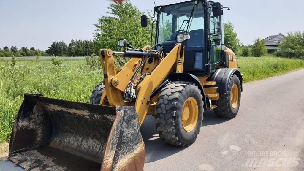 CAT 908M Utovarivači na točkove