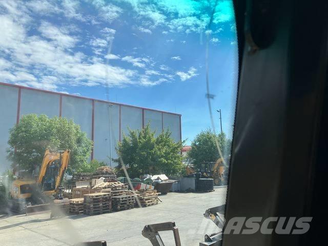 JCB 4CX AEC Rovokopači