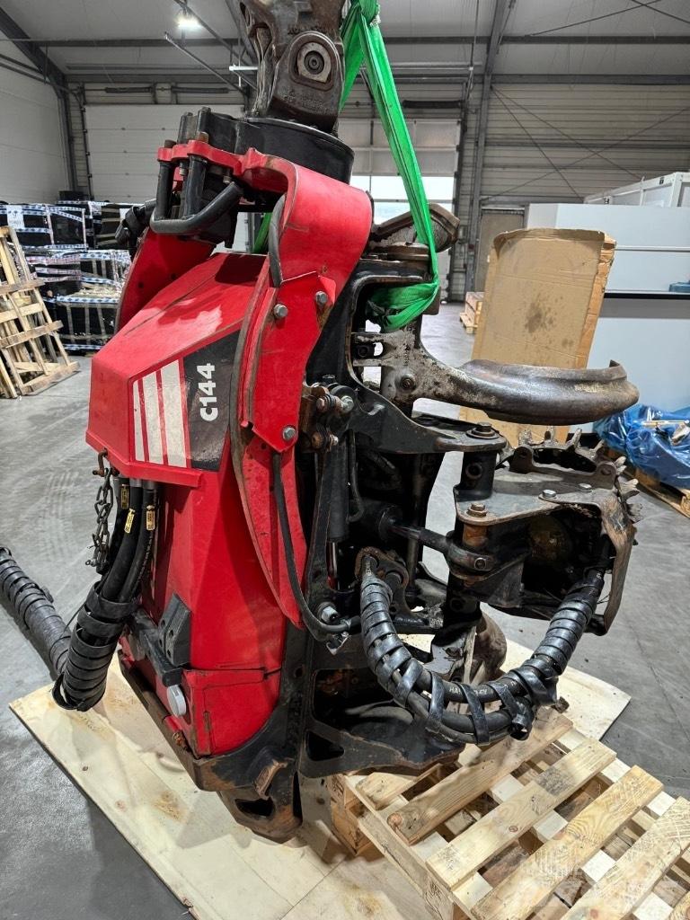 Komatsu C 144 Mašine za kleščenje grane stabla