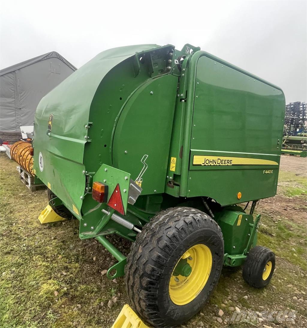 John Deere F 440 E Prese/balirke za rolo bale