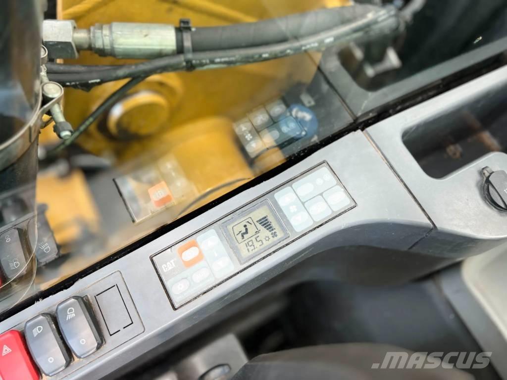 CAT M318F Bageri točkaši
