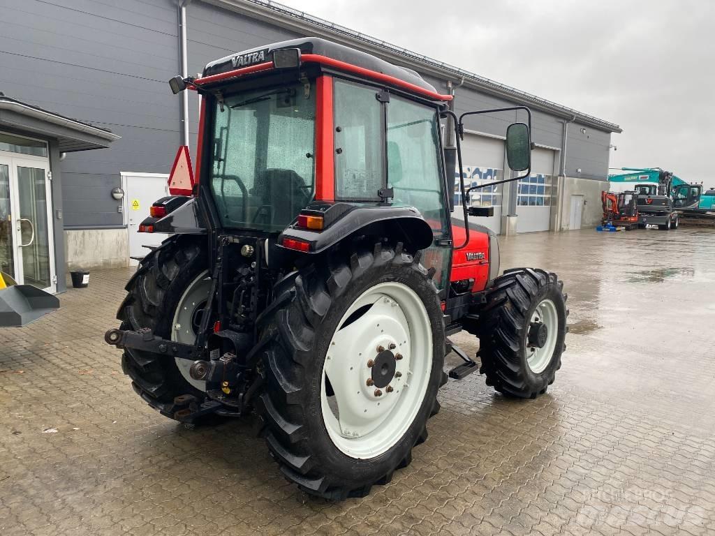 Valtra 700-4 Traktori