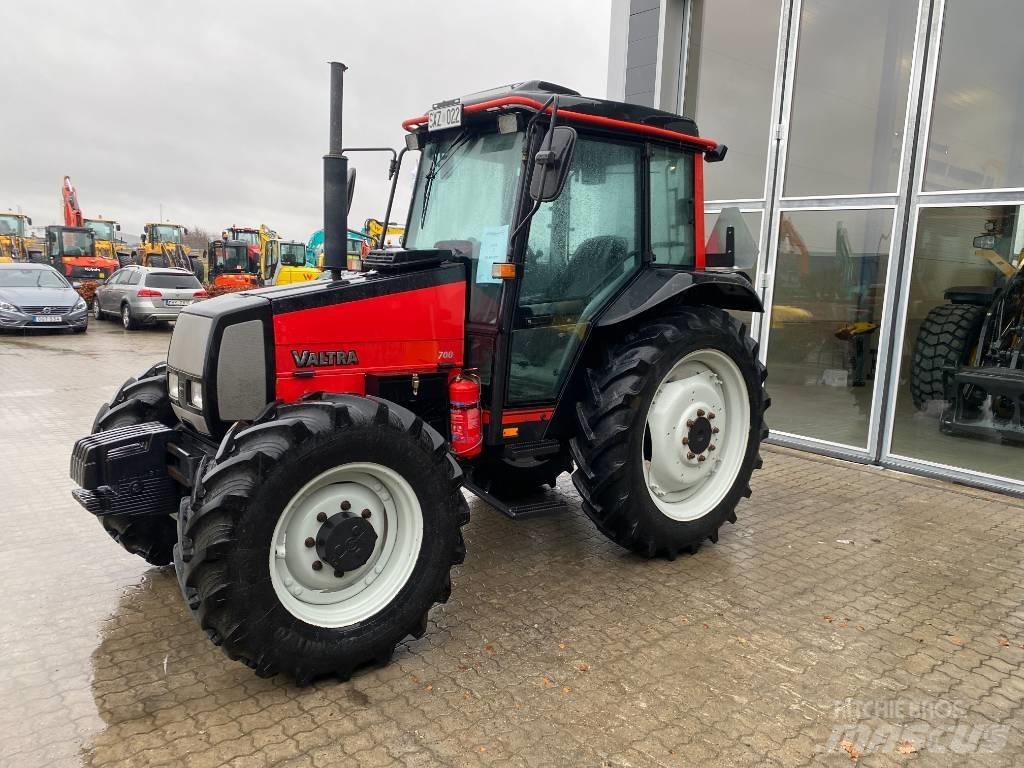 Valtra 700-4 Traktori