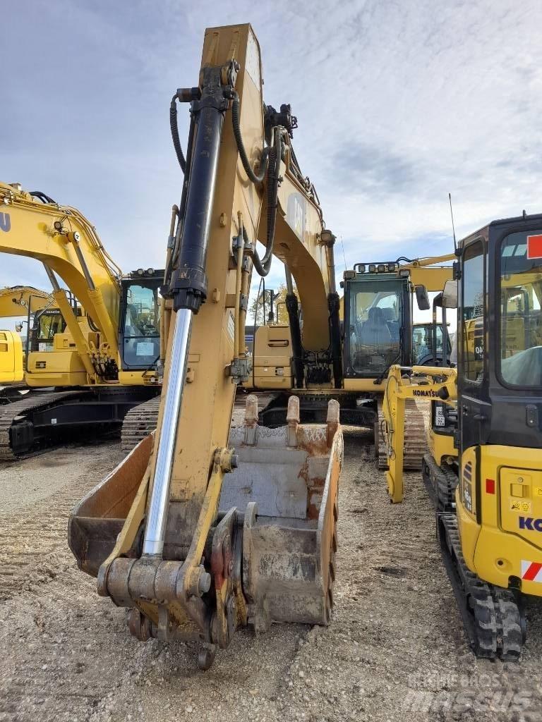CAT 323 D Bageri guseničari