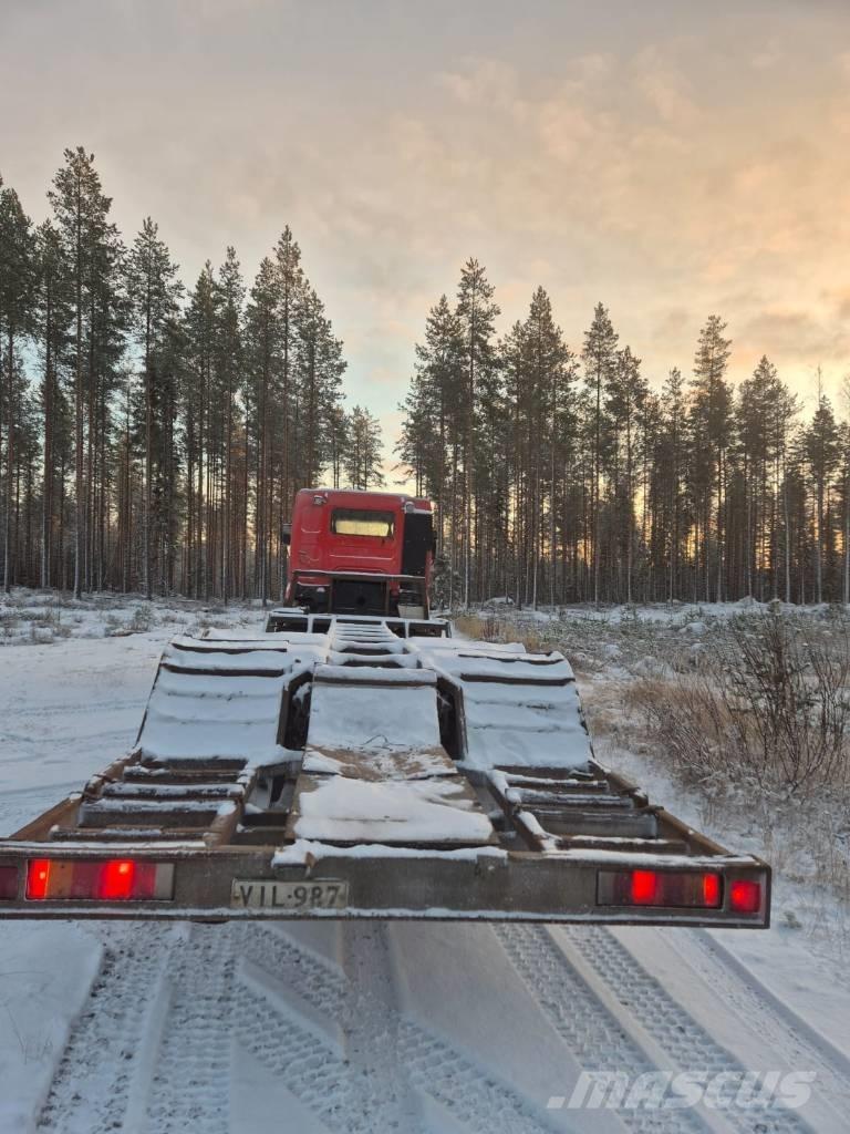 Sisu E11 Kamioni za prevoz šumarskih mašina