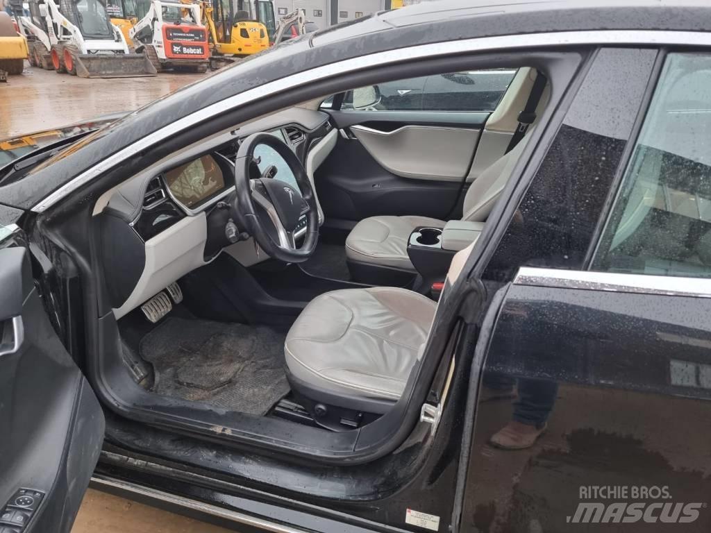 Tesla Model S P85D Automobili
