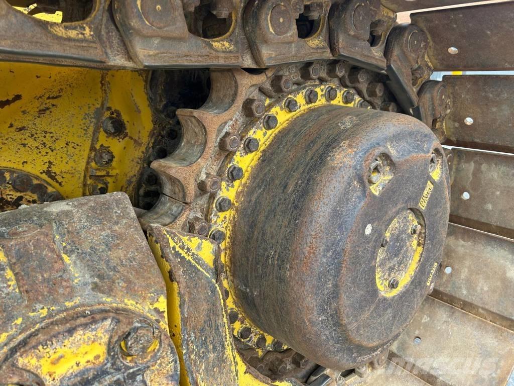 Komatsu D 65 WX-18 Buldožeri guseničari