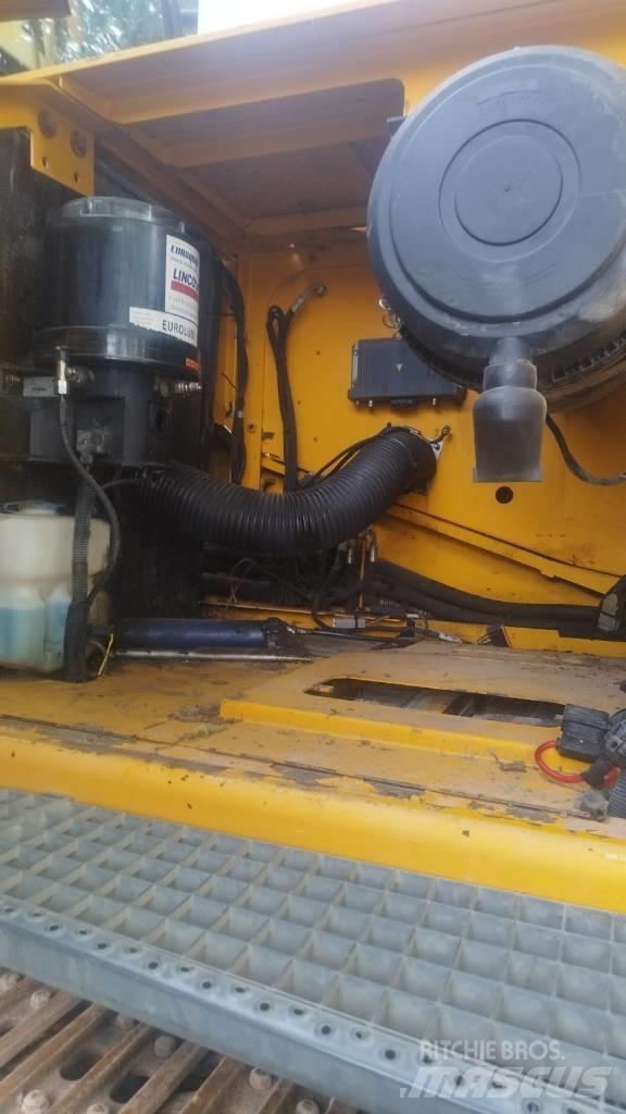 JCB JS 290 LC Bageri guseničari