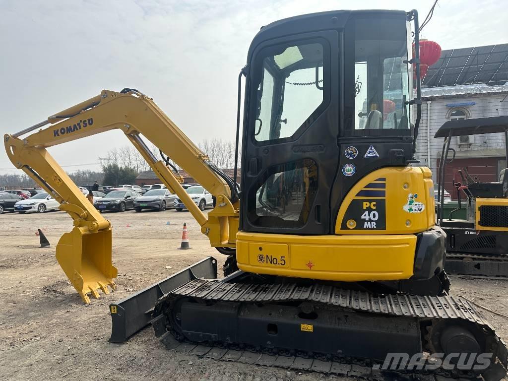 Komatsu 40 MR Bageri guseničari
