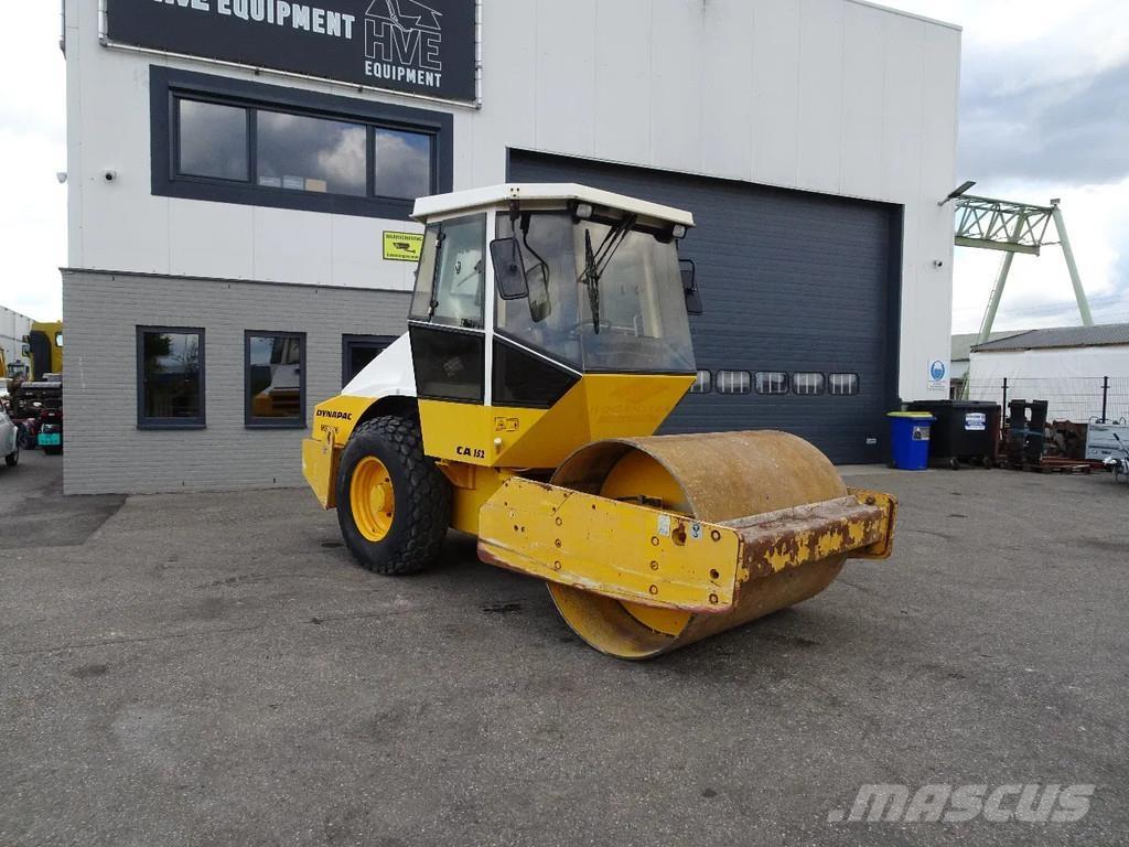Dynapac CA152D Gumeni valjci na točkovima