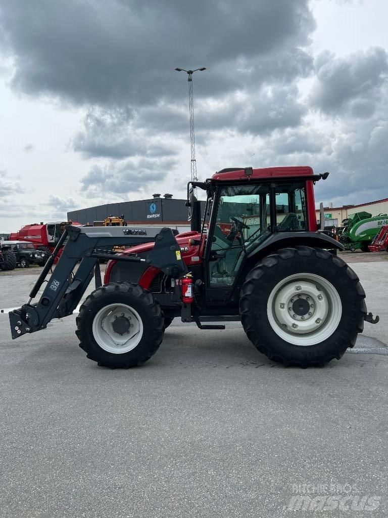 Valtra A 83 Traktori