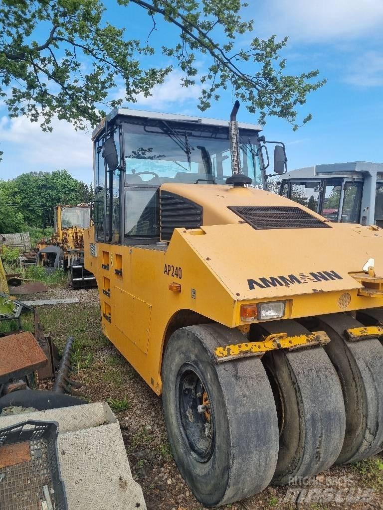 Ammann AP 240 Gumeni valjci na točkovima