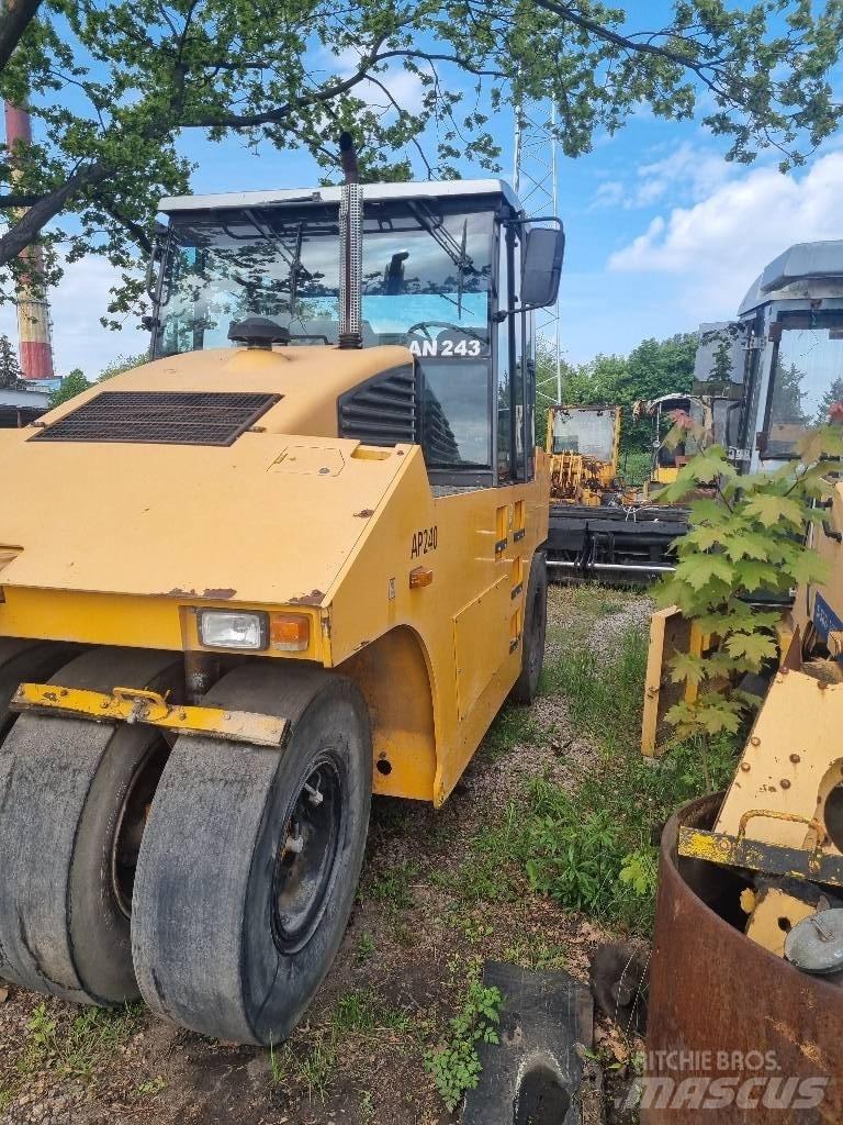 Ammann AP 240 Gumeni valjci na točkovima