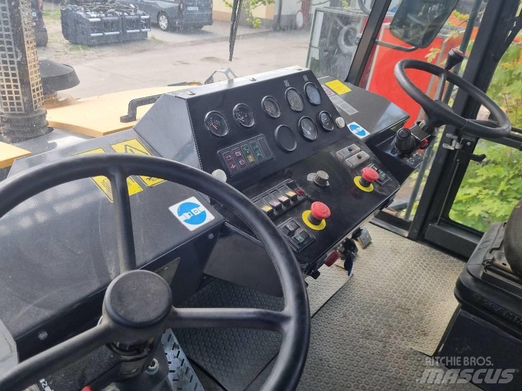 Ammann AP 240 Gumeni valjci na točkovima