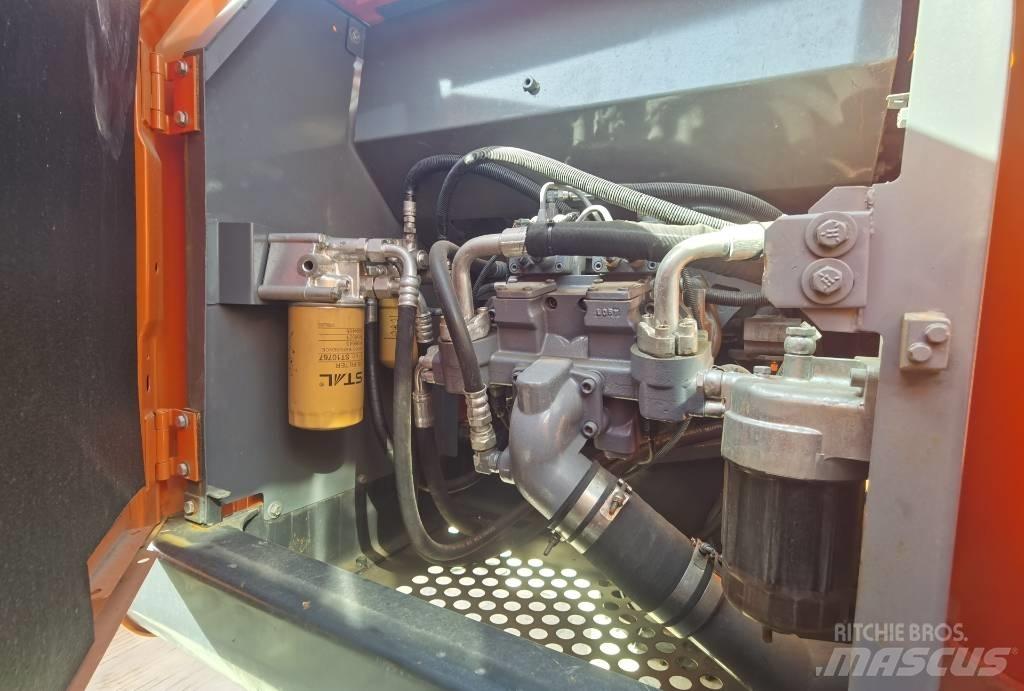 Hitachi ZX 210 Bageri guseničari