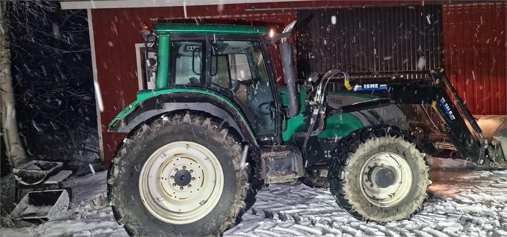 Valtra T182 Traktori