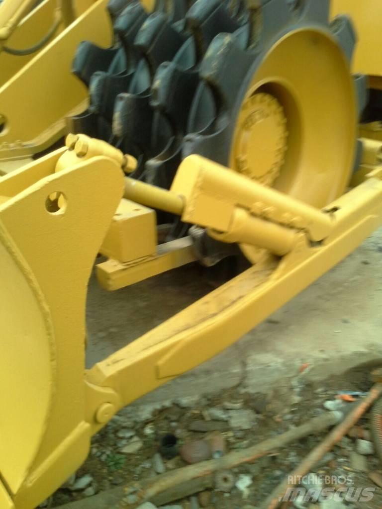 CAT 815 B Nabijači zemlje