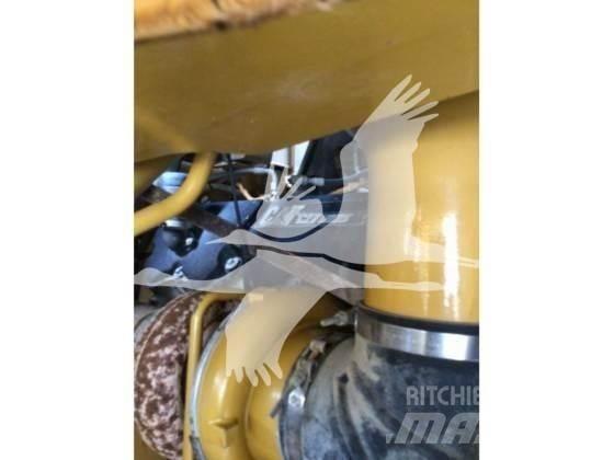 CAT 775F Zglobni damperi