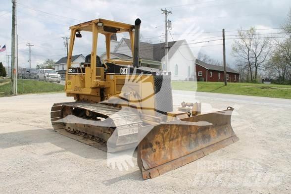 CAT D3C III Buldožeri guseničari