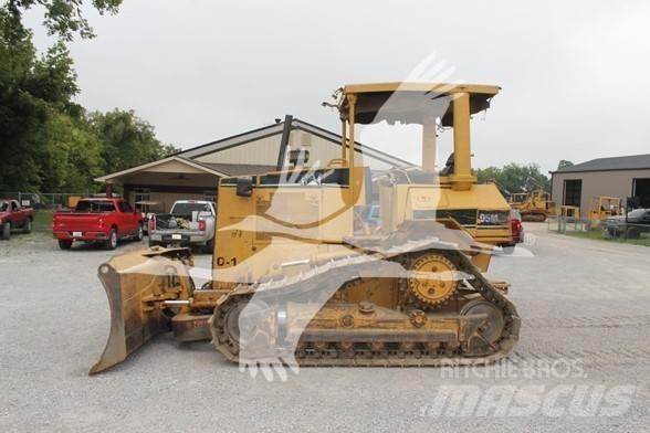 CAT D5M XL Buldožeri guseničari