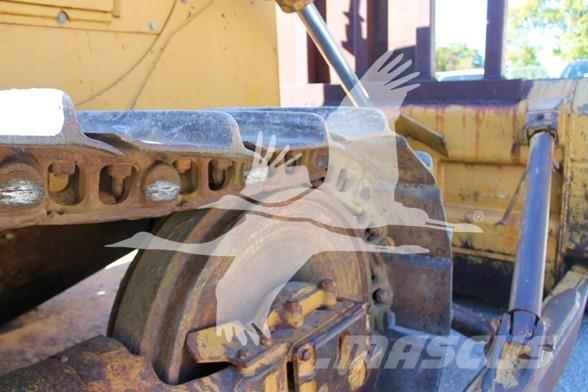 CAT D6D Buldožeri guseničari