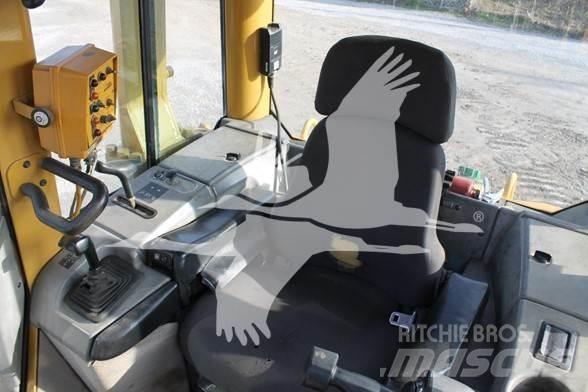 CAT D6N XL Buldožeri guseničari