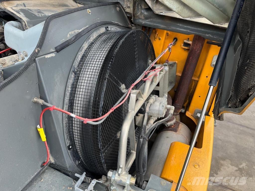 Liebherr A 316 Bageri za prenos primarnih/sekundarnih sirovina