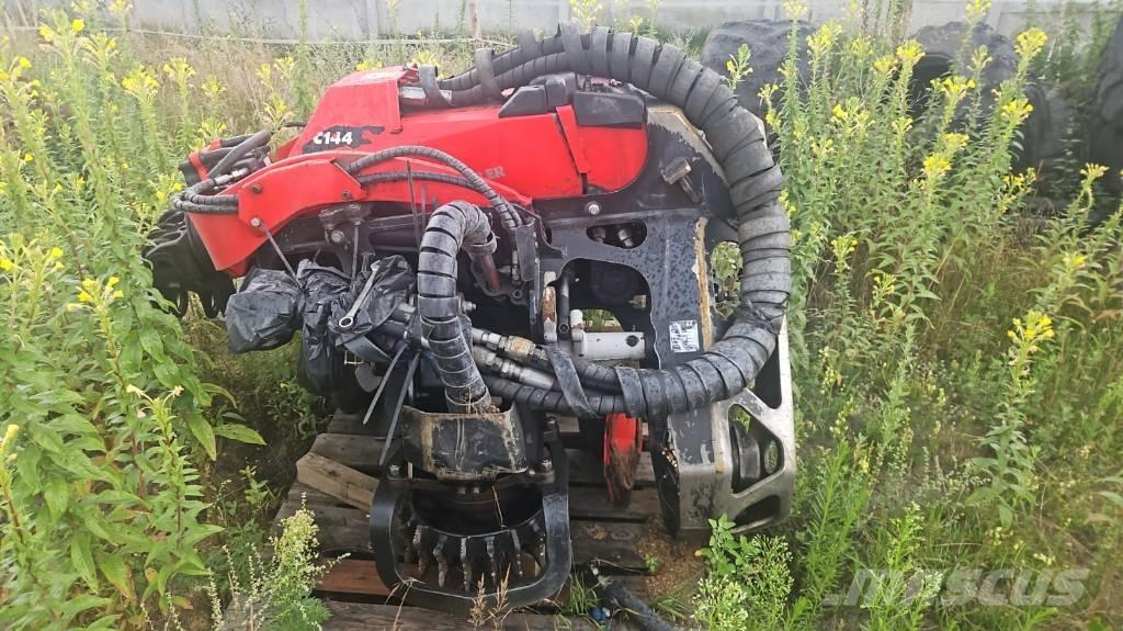 Komatsu C 144 Harversteri