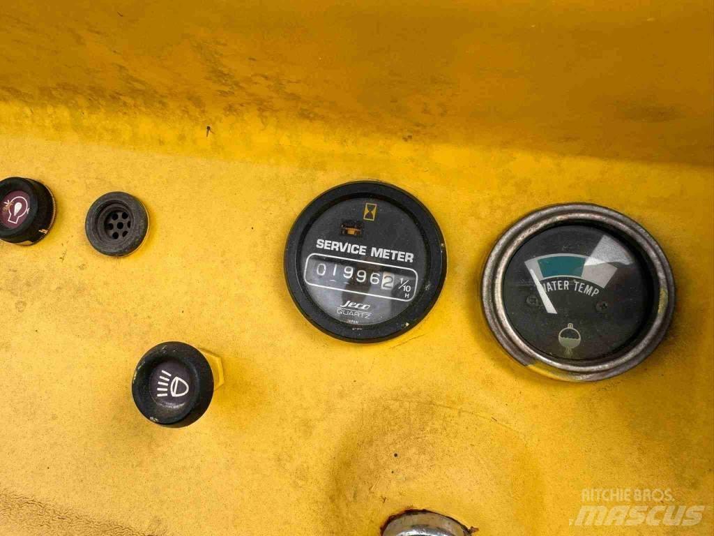 Komatsu D 21 P-5 Buldožeri guseničari