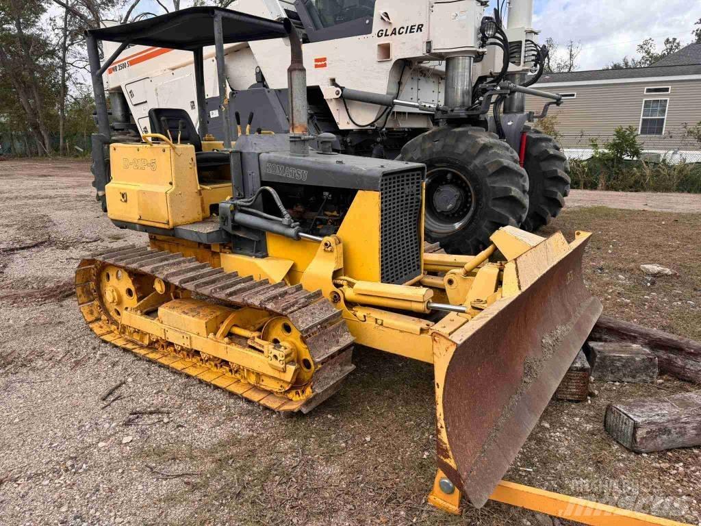 Komatsu D 21 P-5 Buldožeri guseničari