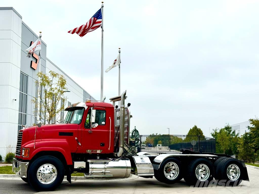 Mack CHU 613 Tegljači