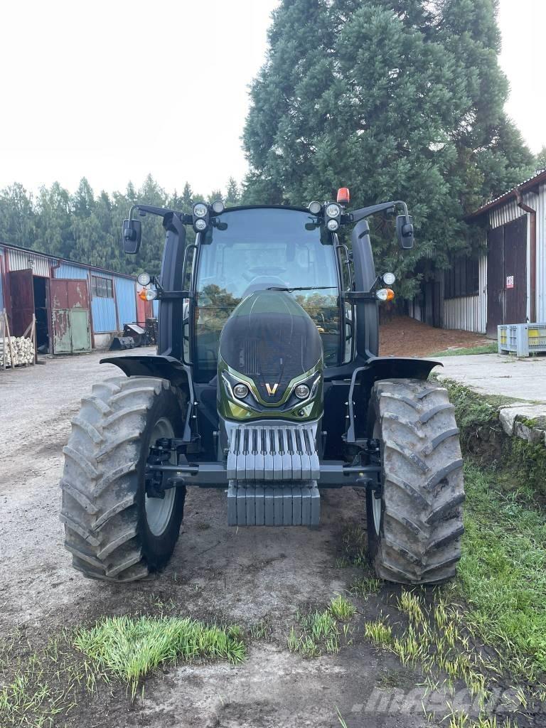 Valtra G 135 Traktori