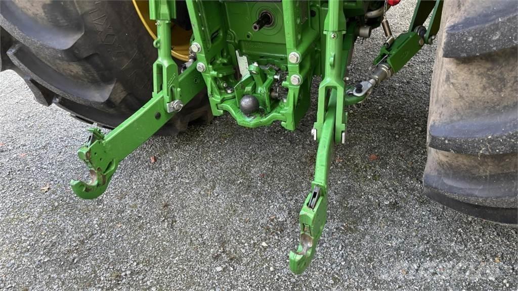 John Deere 6R215 Traktori
